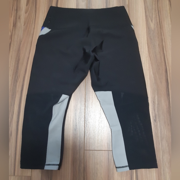 Capri leggings with mesh and colorblocks - Picture 4 of 4